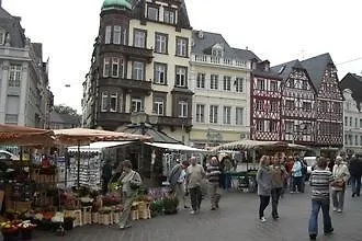 Porta Nigra Platz 3 4 * ترير