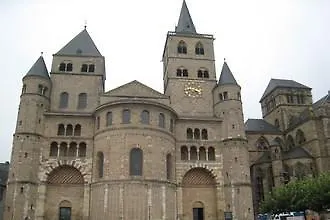 Porta Nigra Platz 3 4 شقة